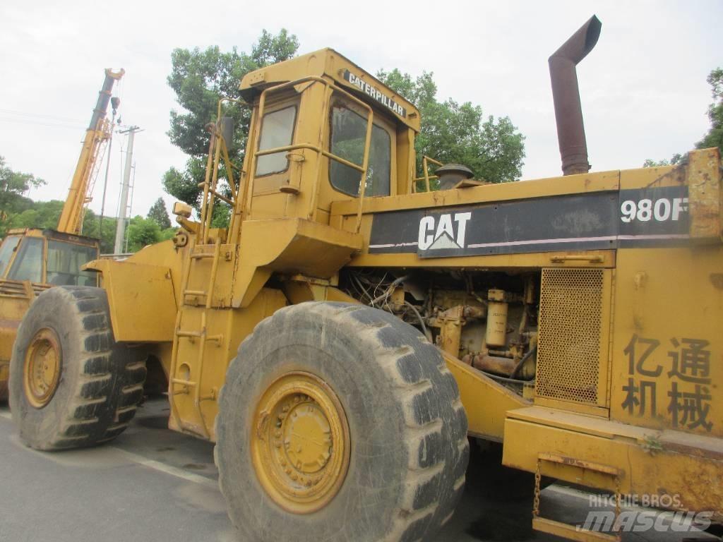 CAT 980 F Колесни товарачи