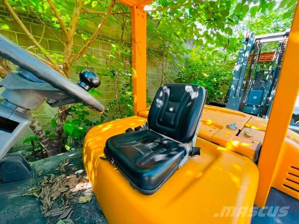 TCM FD 50 Дизелови камиони