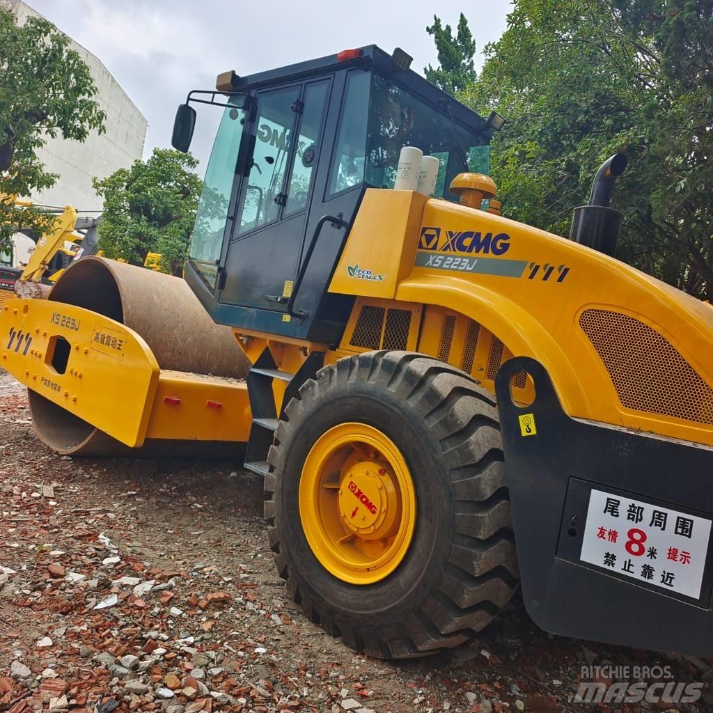 XCMG XS 223 J Еднобарабанни ролки
