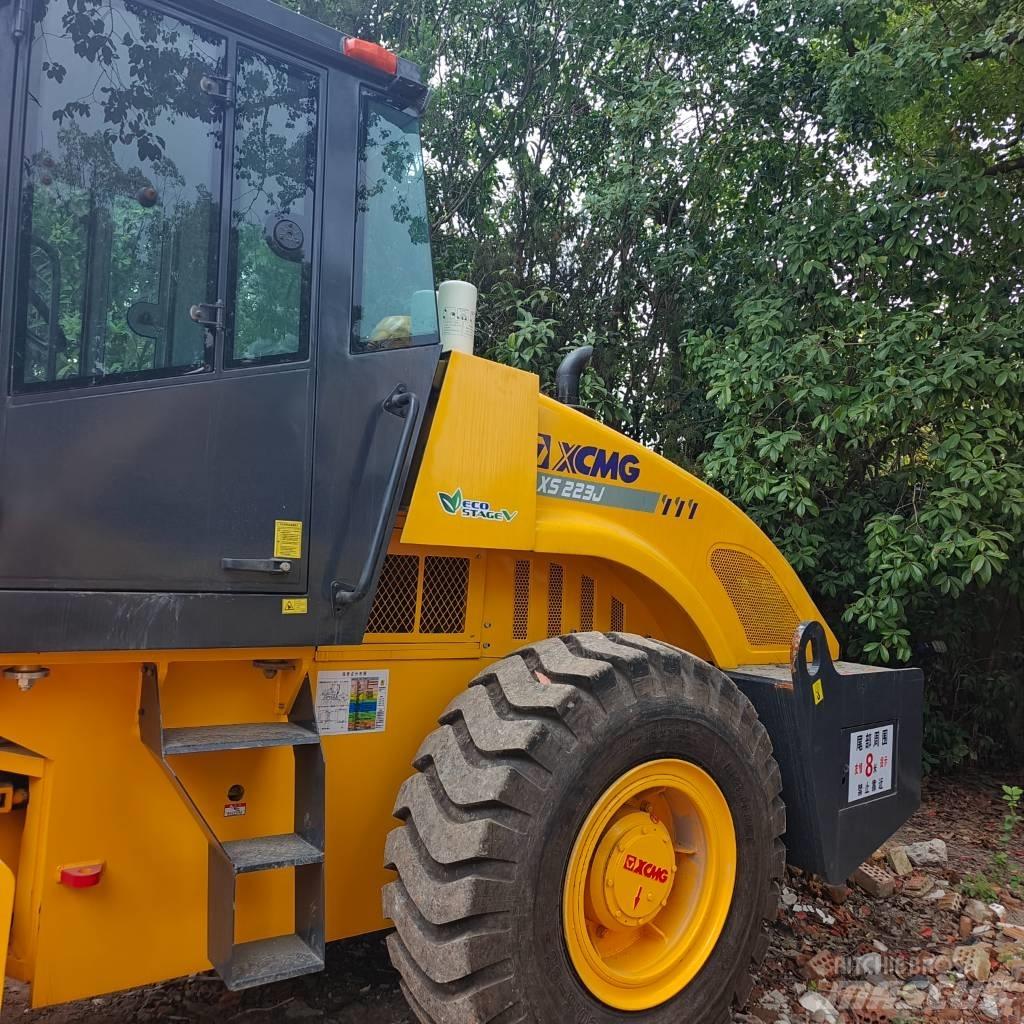 XCMG XS 223 J Еднобарабанни ролки
