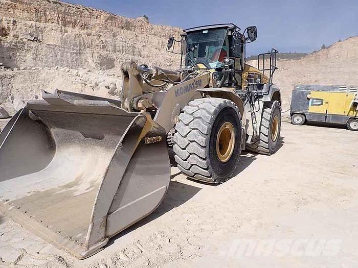Komatsu WA475-10 Колесни товарачи