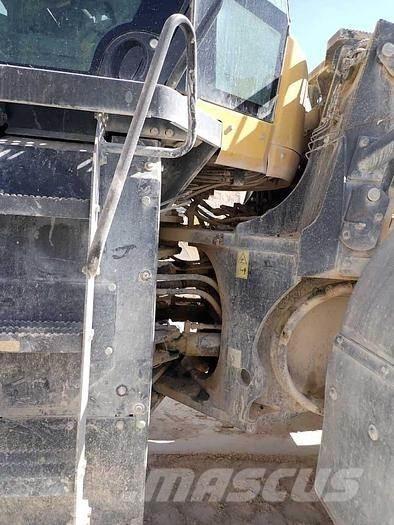 Komatsu WA475-10 Колесни товарачи