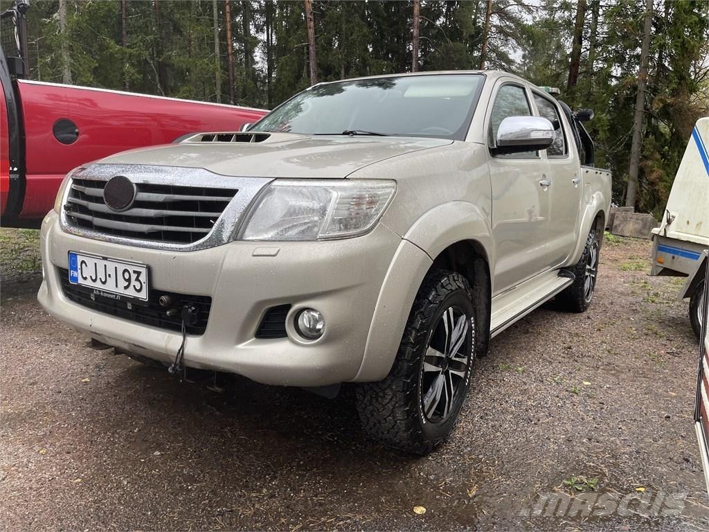 Toyota Hilux Общински/универсални превозни средства

