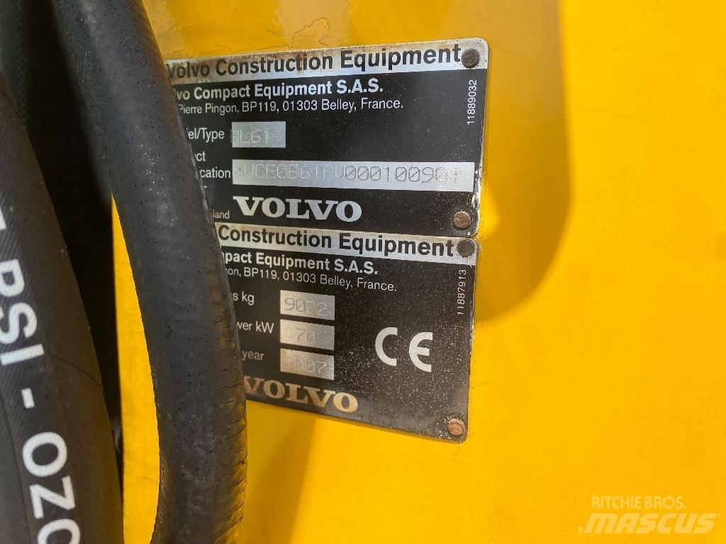 Volvo BL 61 Товарач със заден ексватор