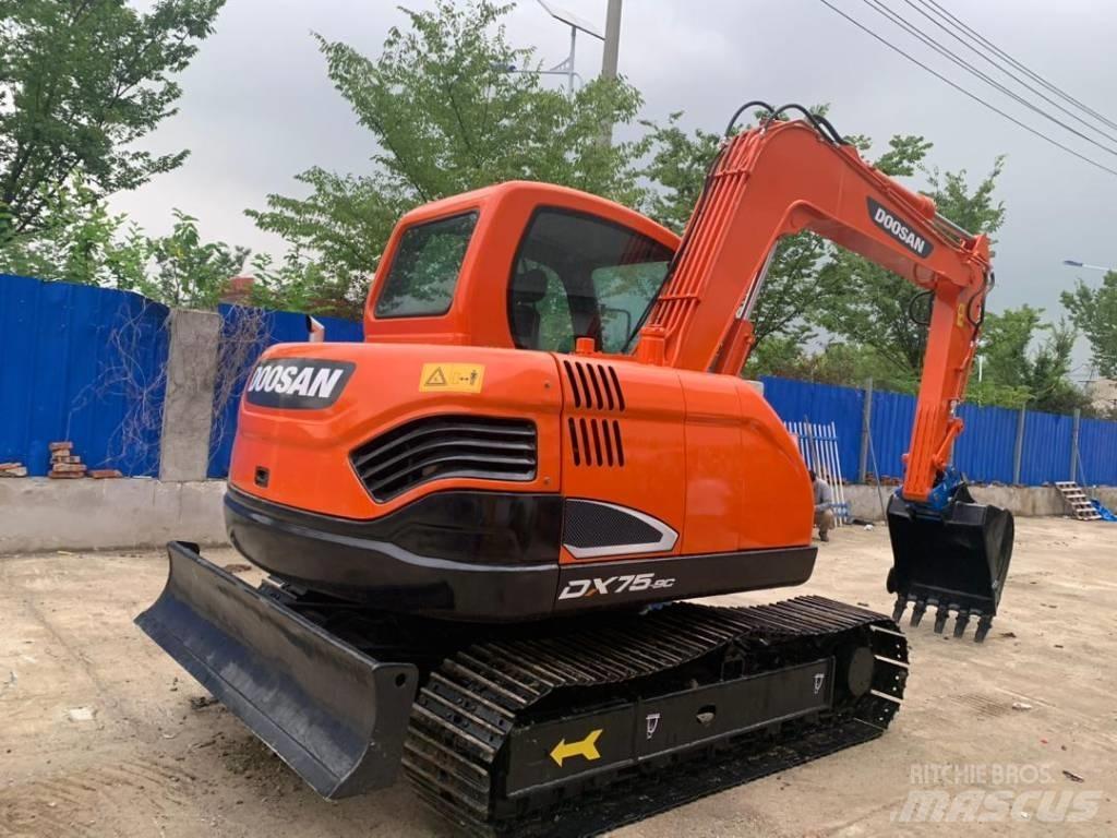 Doosan DX 75 Средни екскаватори 7т - 12т