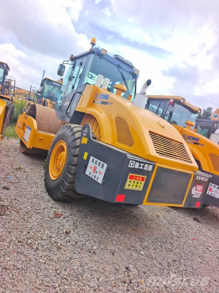 XCMG XS183J Еднобарабанни ролки
