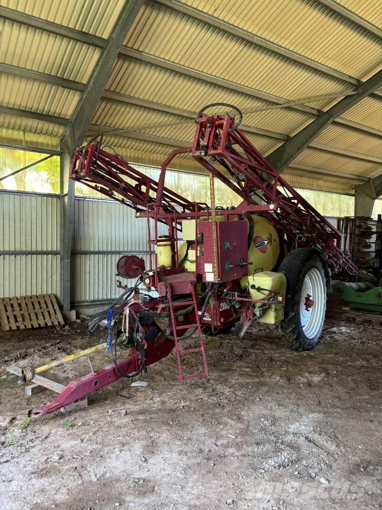 Hardi 2800 Прикачни пръскачки
