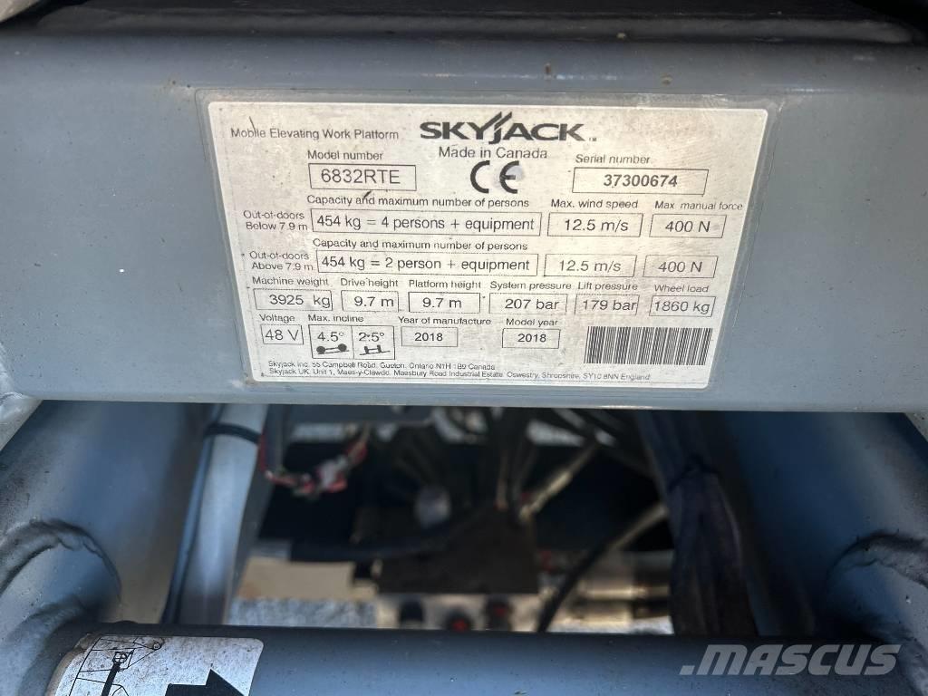 SkyJack SJ 6832 RTE Ножични работни платформи
