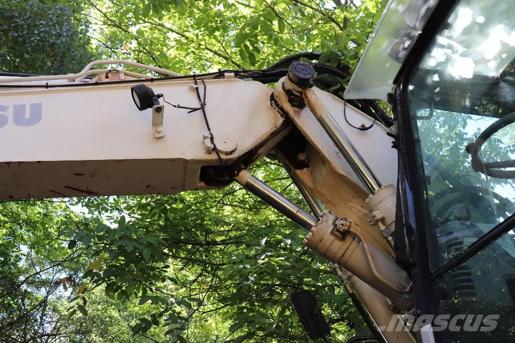 Komatsu PW 140-7 Товарач със заден ексватор