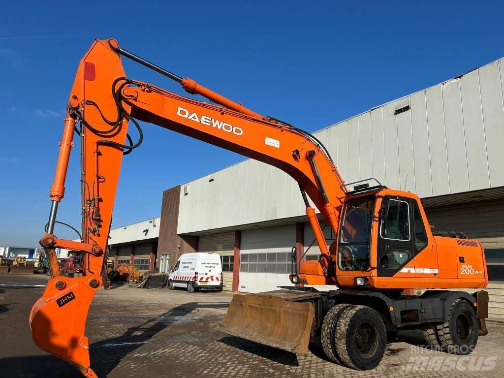 Daewoo Solar 200WV Колесни екскаватори