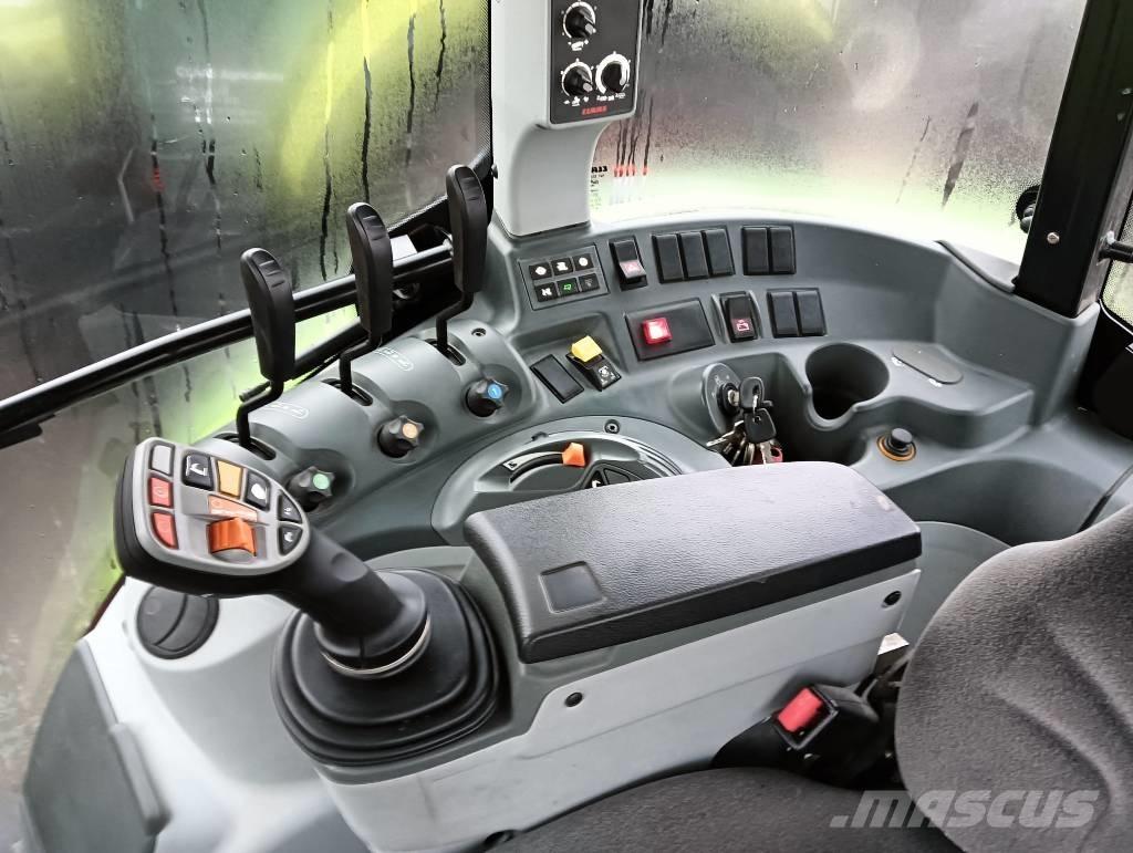 CLAAS Arion 440 Трактори