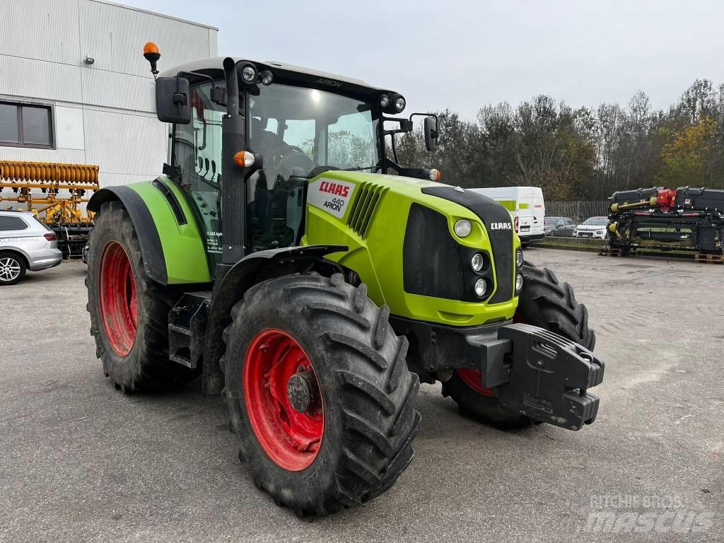CLAAS Arion 440 Трактори