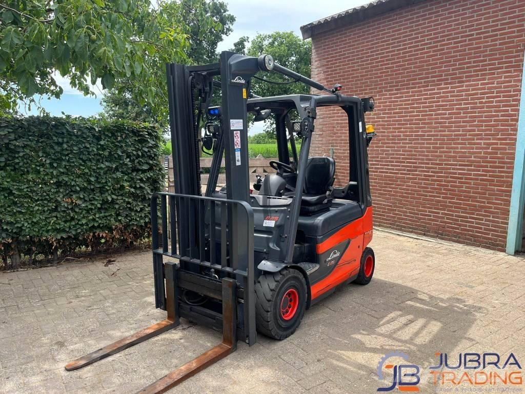 Linde E25-01 Електрически вилични кари-повдигачи