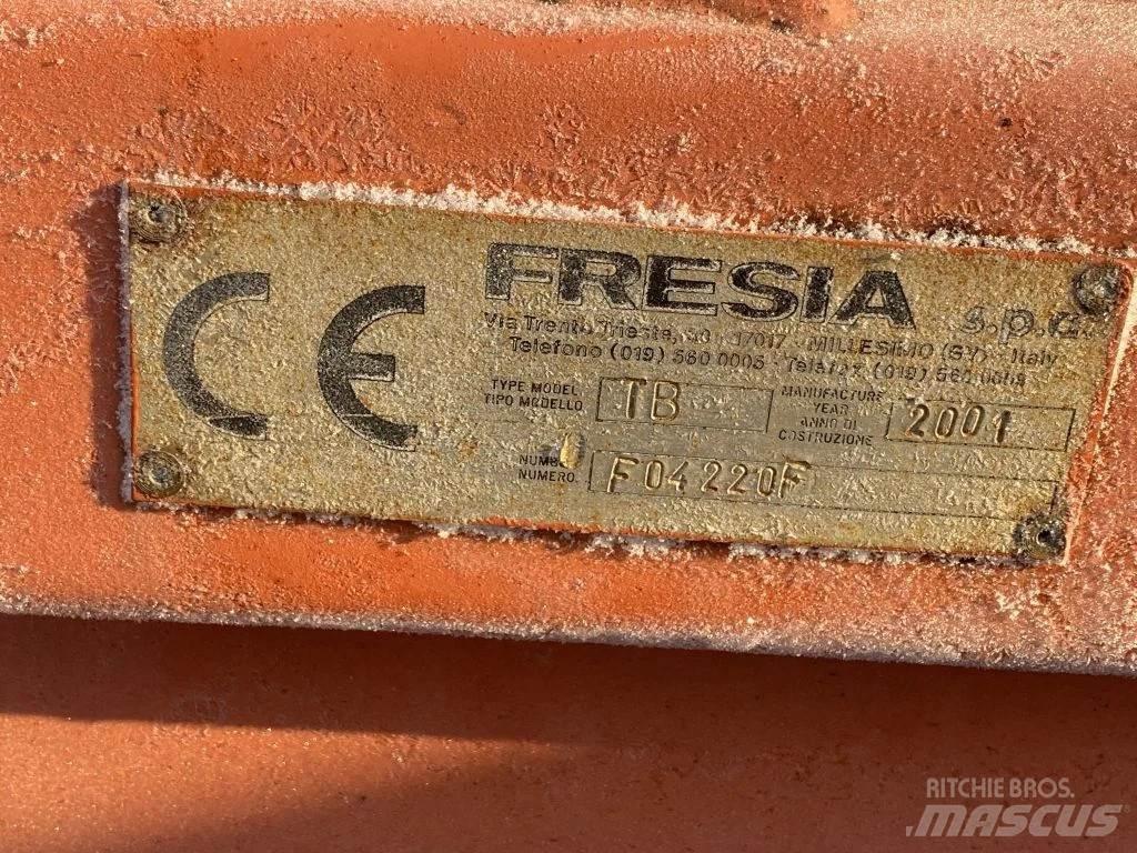  Fresia + Snow shovel Снегочистачки