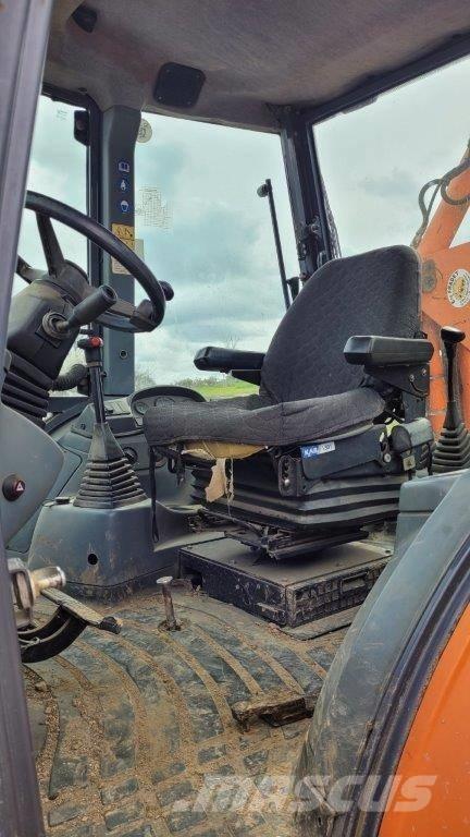 Fiat-Hitachi FB 100 Товарач със заден ексватор