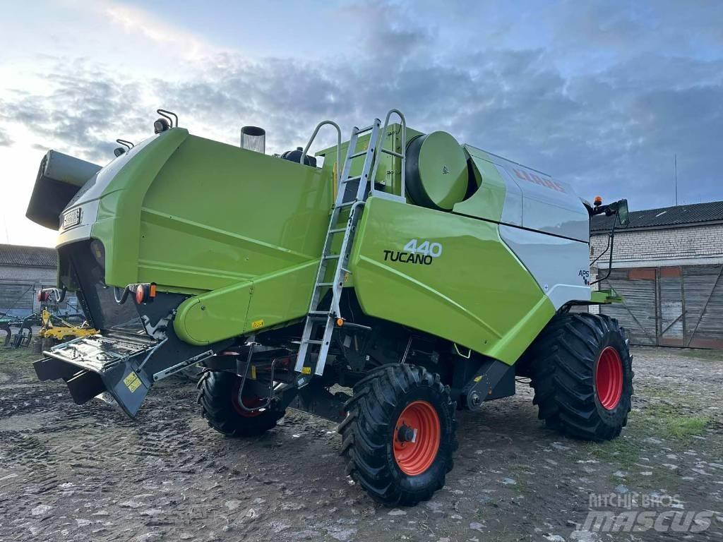 CLAAS Tucano 440 Комбайни