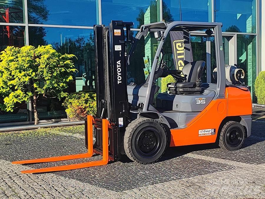 Toyota 02-8FGJF35 Камиони с АГУ