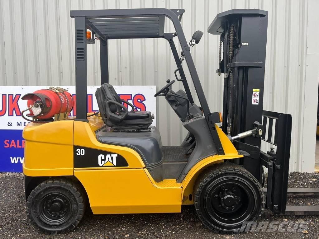 CAT GP30NT Камиони с АГУ