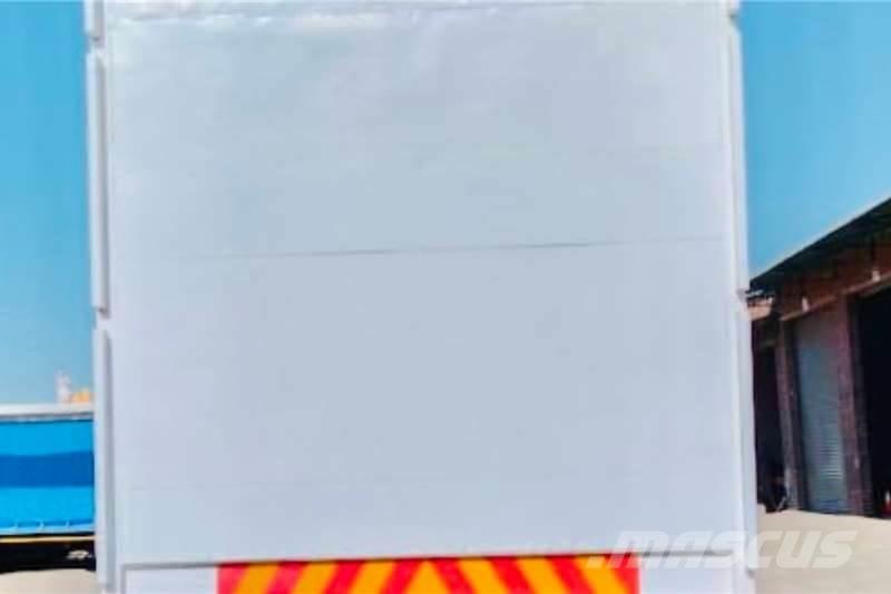  Custom Curtainside Други ремаркета