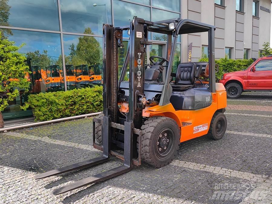 Toyota 7FG35 Камиони с АГУ