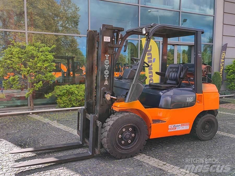 Toyota 7FG35 Камиони с АГУ