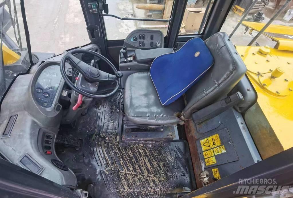 Komatsu WA 380 Колесни товарачи