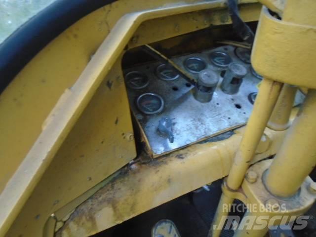 CAT 966 Колесни товарачи