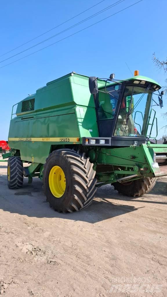 John Deere 2256 Комбайни