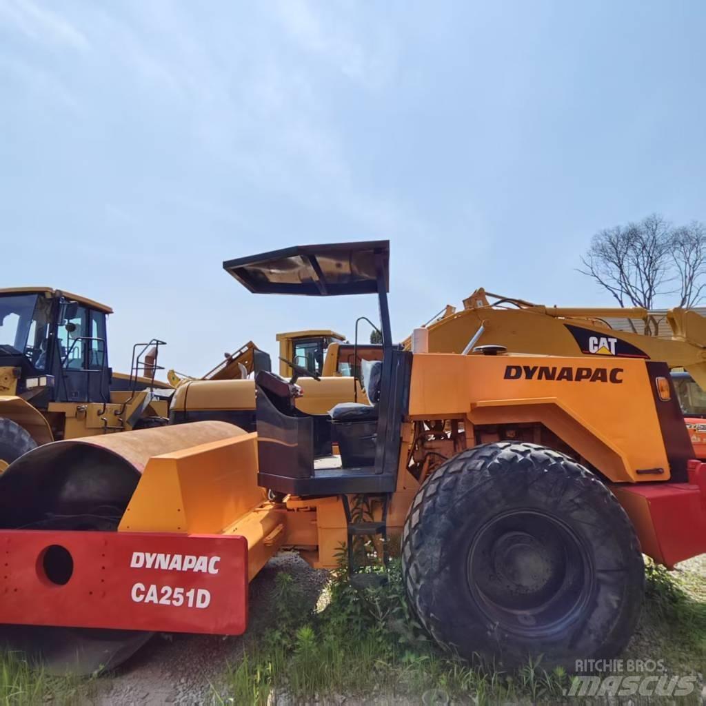 Dynapac CA251D Еднобарабанни ролки
