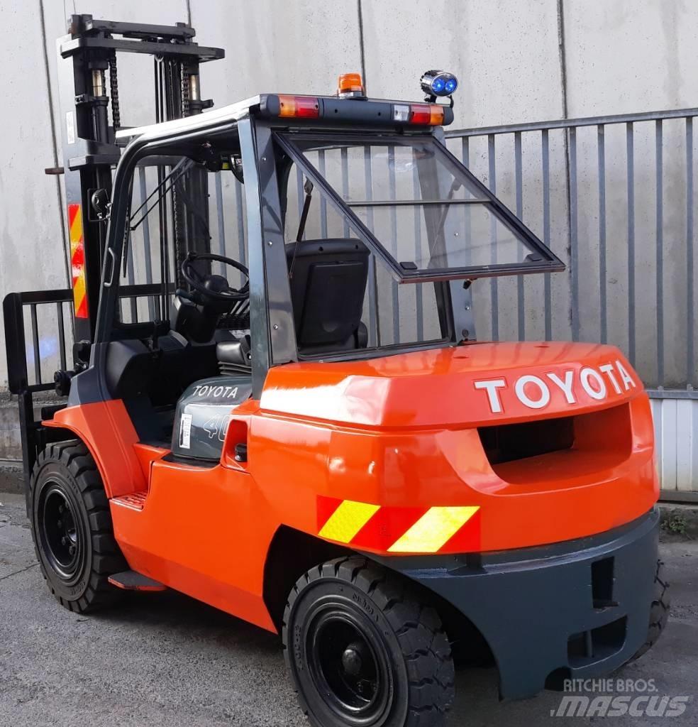 Toyota 7 FD 40 Дизелови камиони