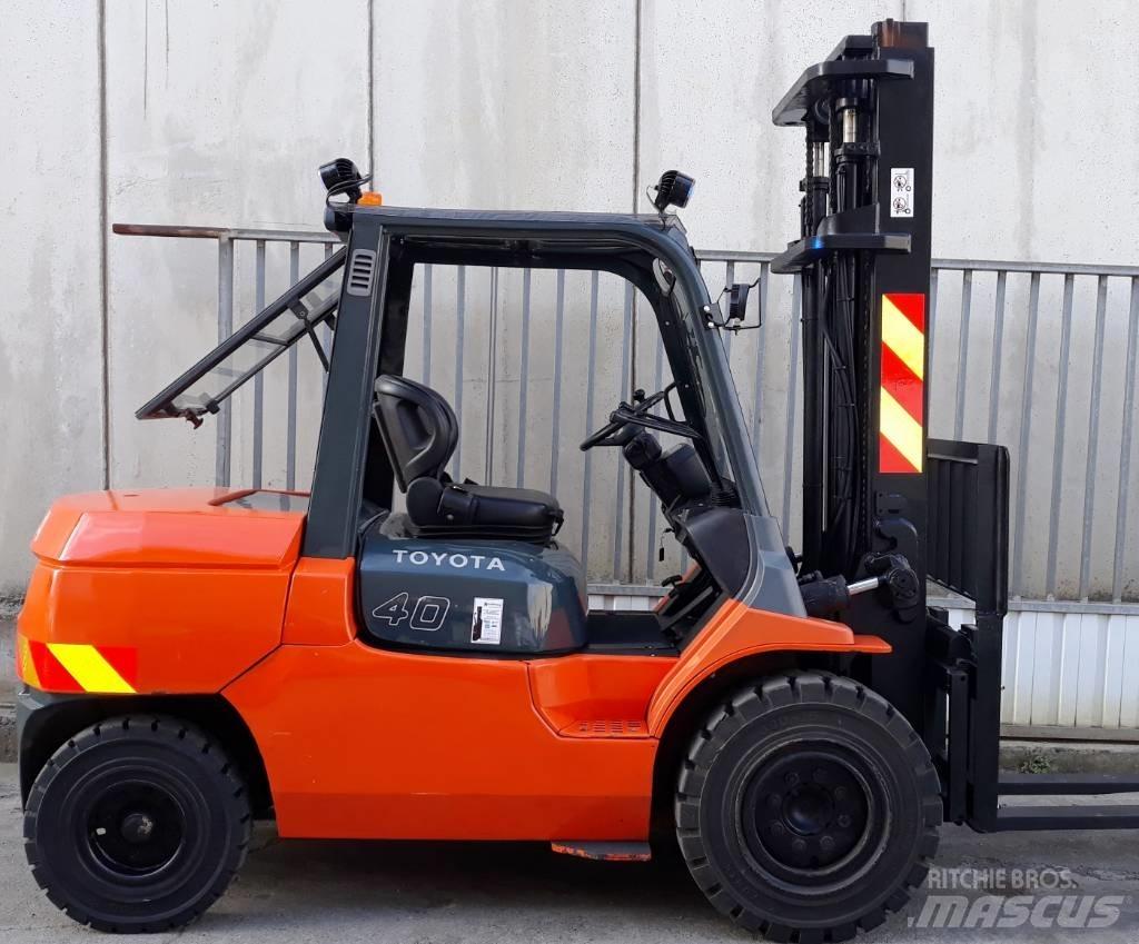 Toyota 7 FD 40 Дизелови камиони