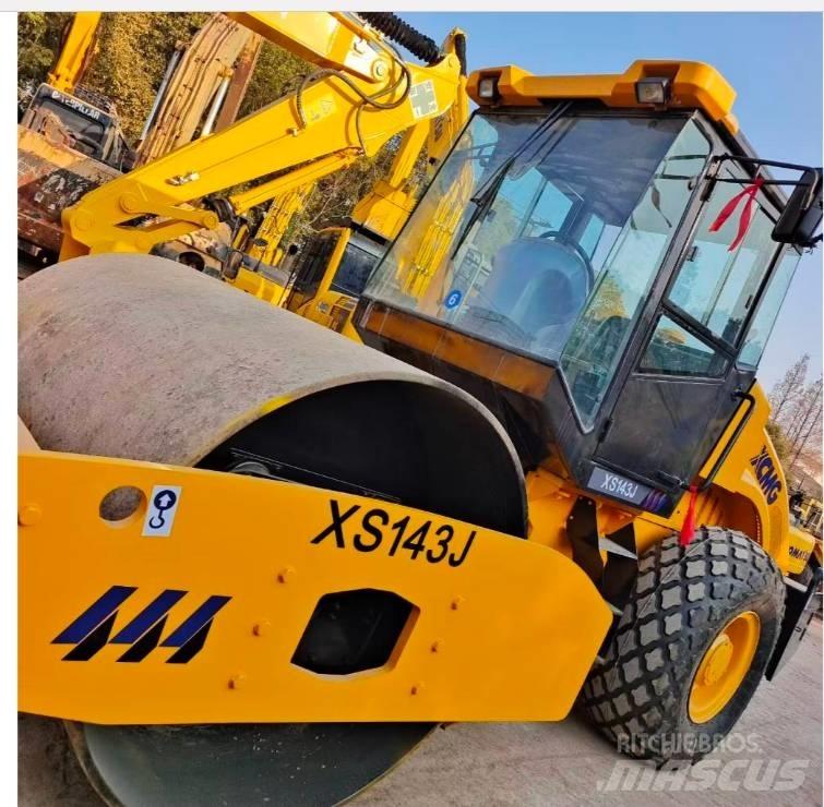 XCMG XS 142 J Двойни барабанни ролки
