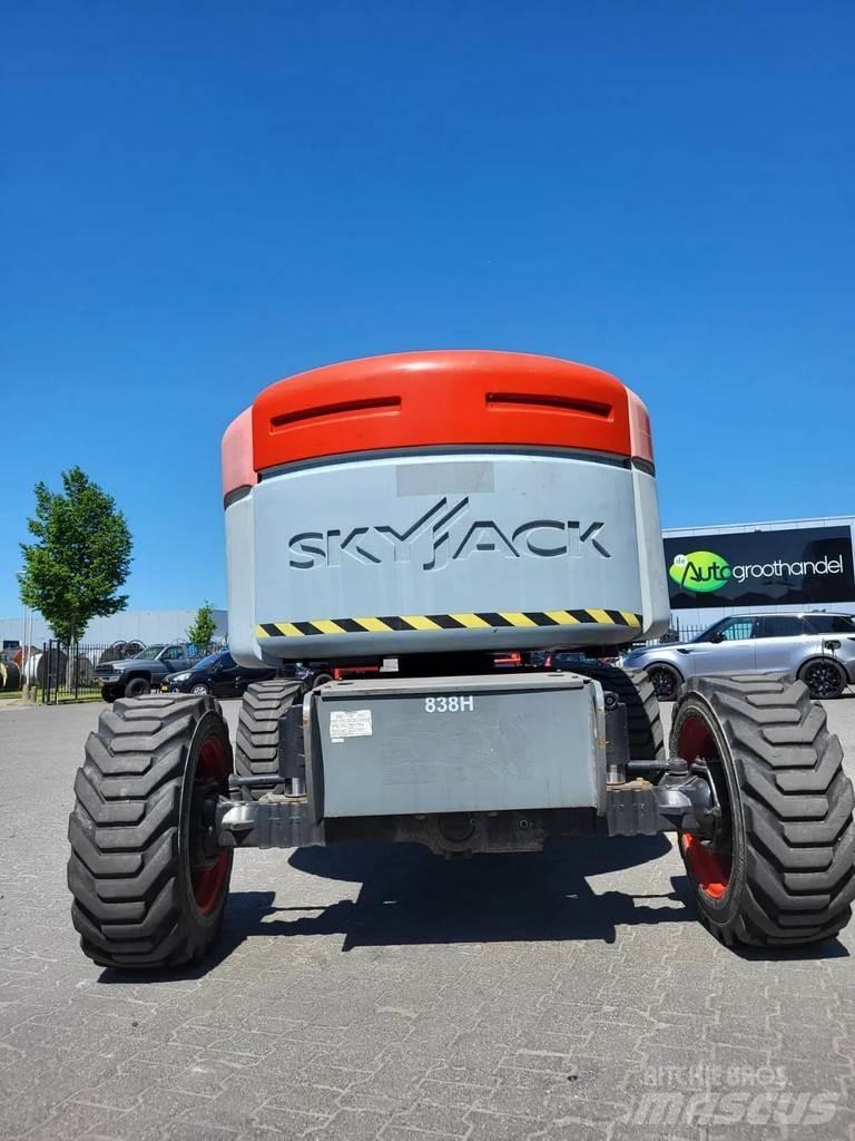 SkyJack SJ 46AJ Съчленени стрелови подемници