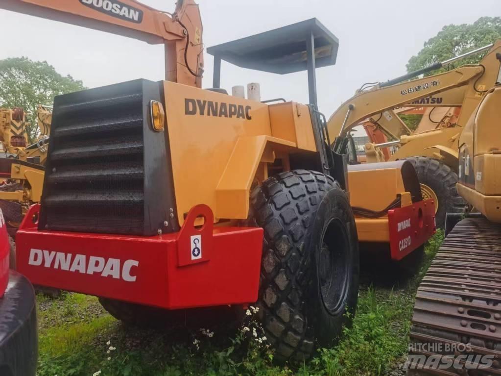 Dynapac ca251d Еднобарабанни ролки

