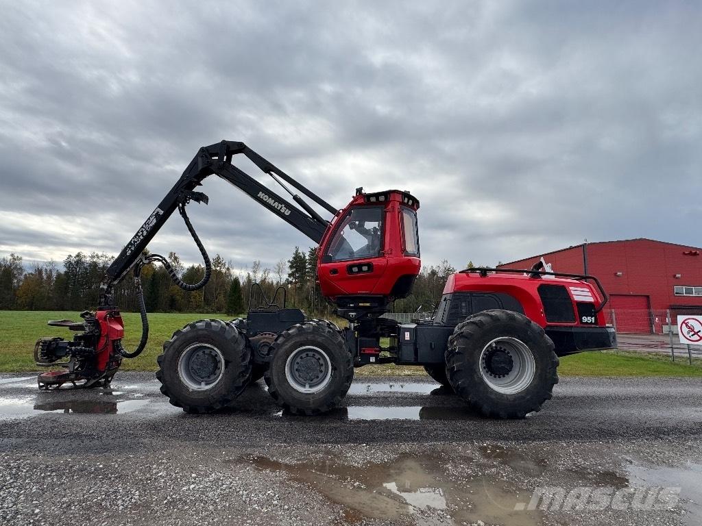 Komatsu 951 Харвестери