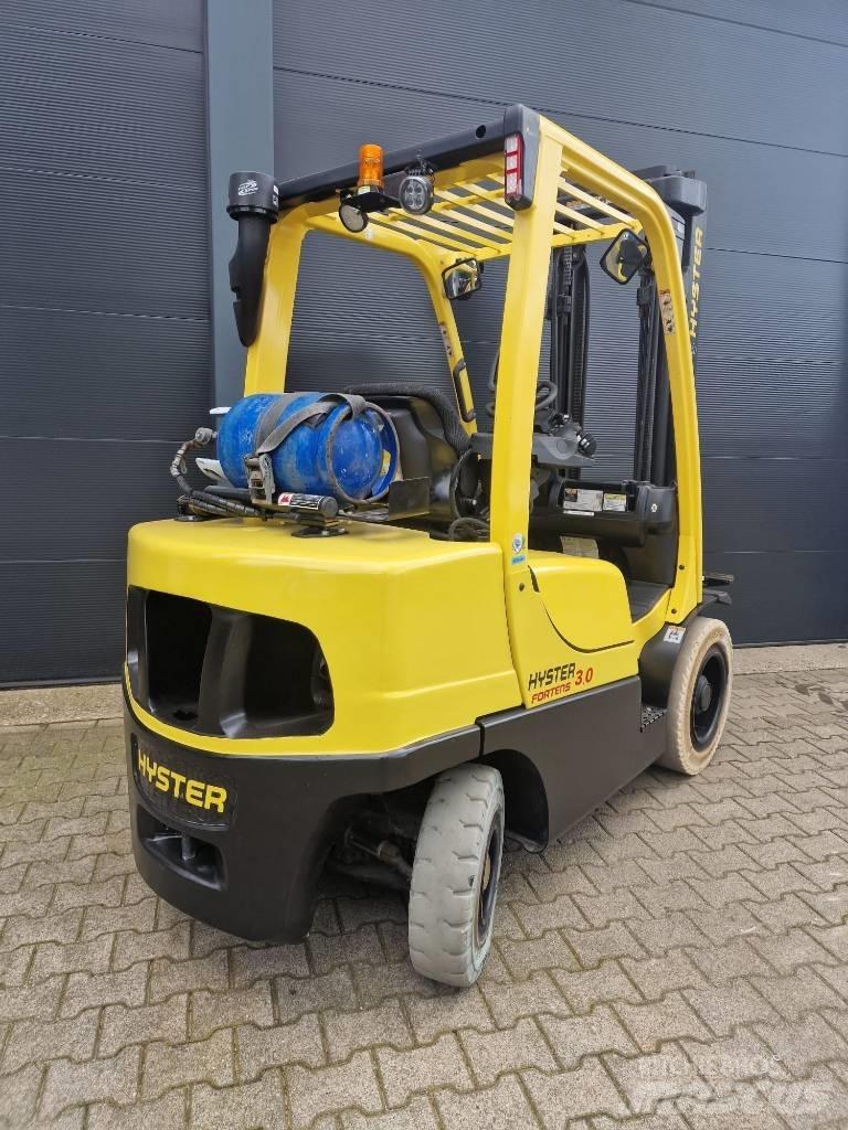 Hyster 3.0 FT Камиони с АГУ