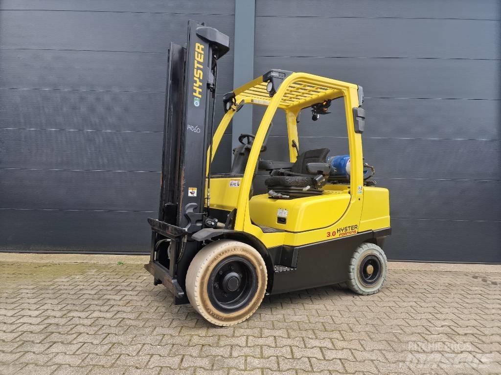 Hyster 3.0 FT Камиони с АГУ