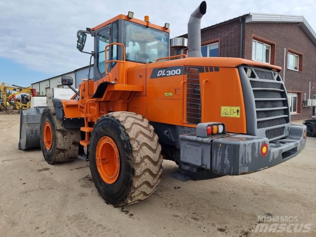Doosan DL 300 Колесни товарачи