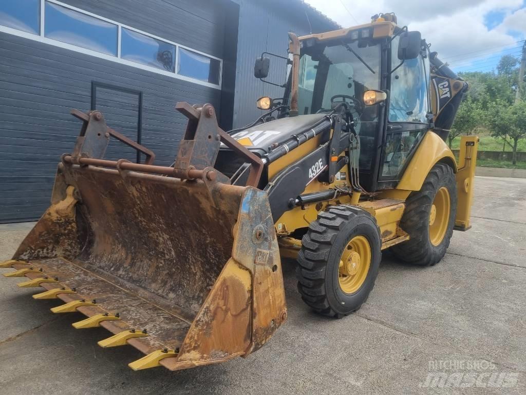 CAT 432E Товарач със заден ексватор