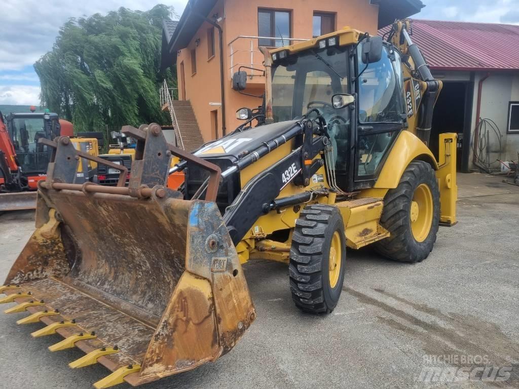 CAT 432E Товарач със заден ексватор