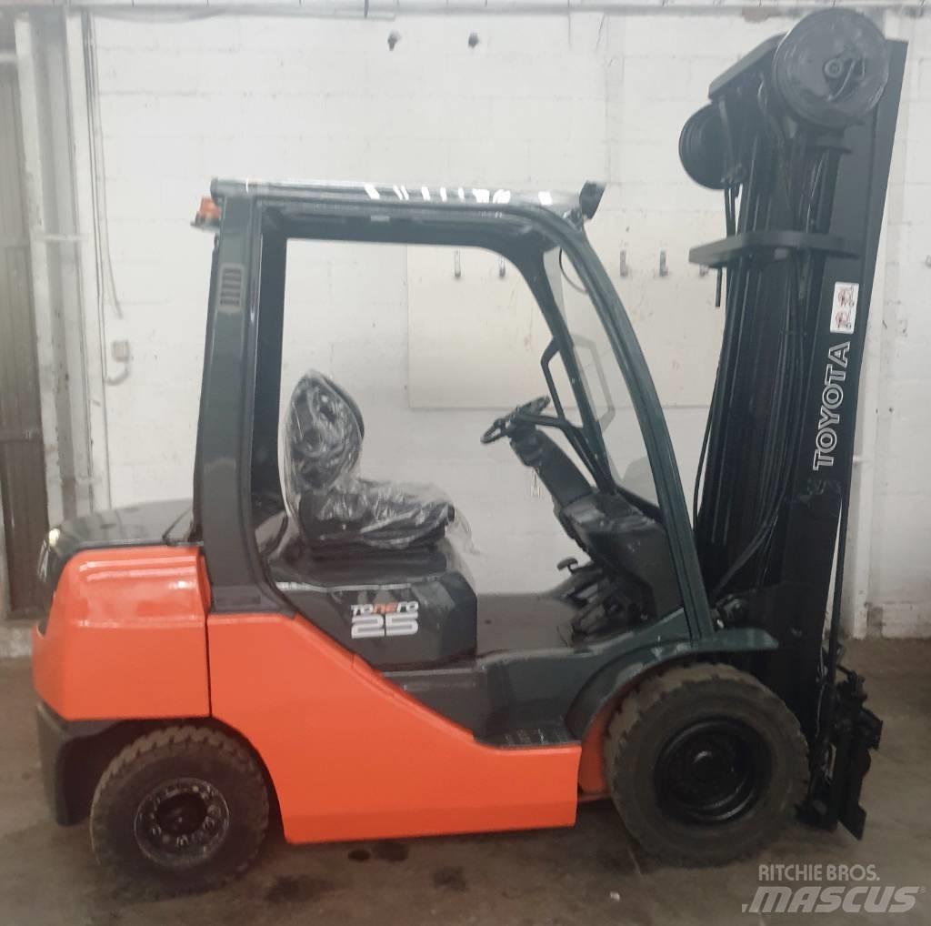 Toyota 52-8 FD 25 Дизелови камиони
