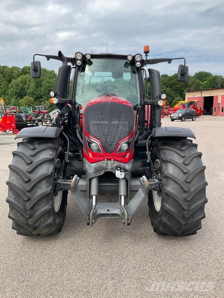 Valtra N174 Versu Трактори