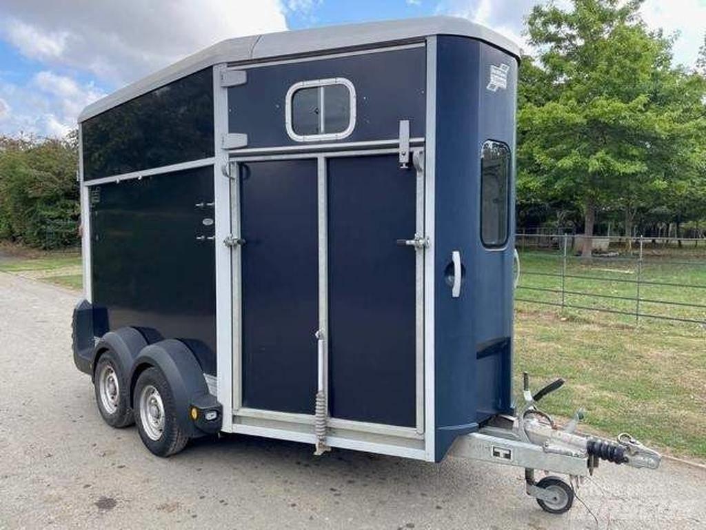 Ifor Williams HB 511 Ремаркета за превоз на животни