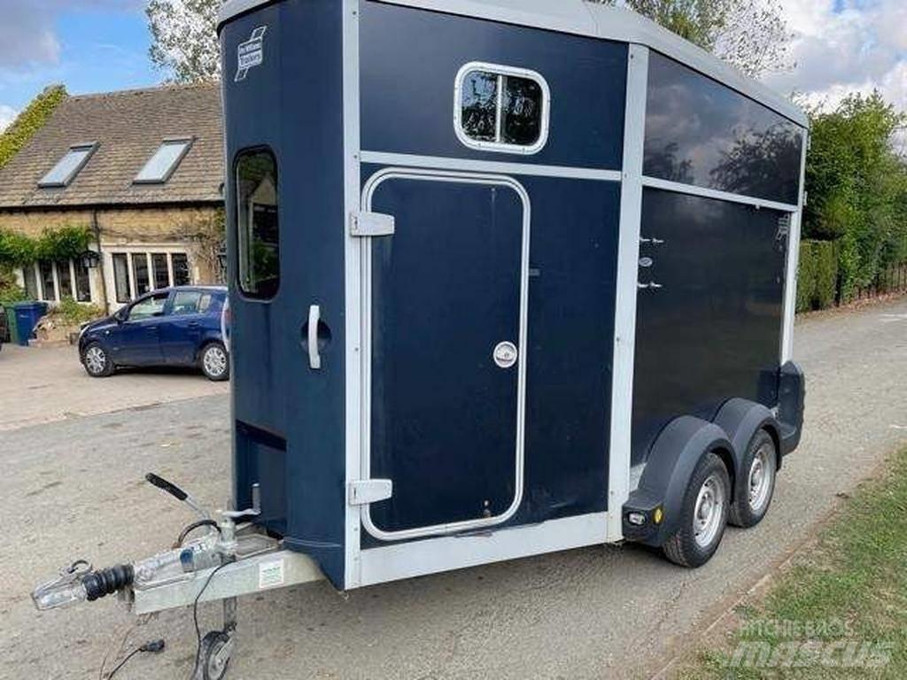 Ifor Williams HB 511 Ремаркета за превоз на животни