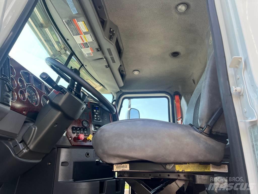 Mack CXU 613 Влекачи