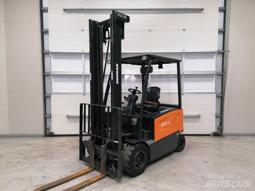 Doosan B25X-7 Електрически вилични кари-повдигачи