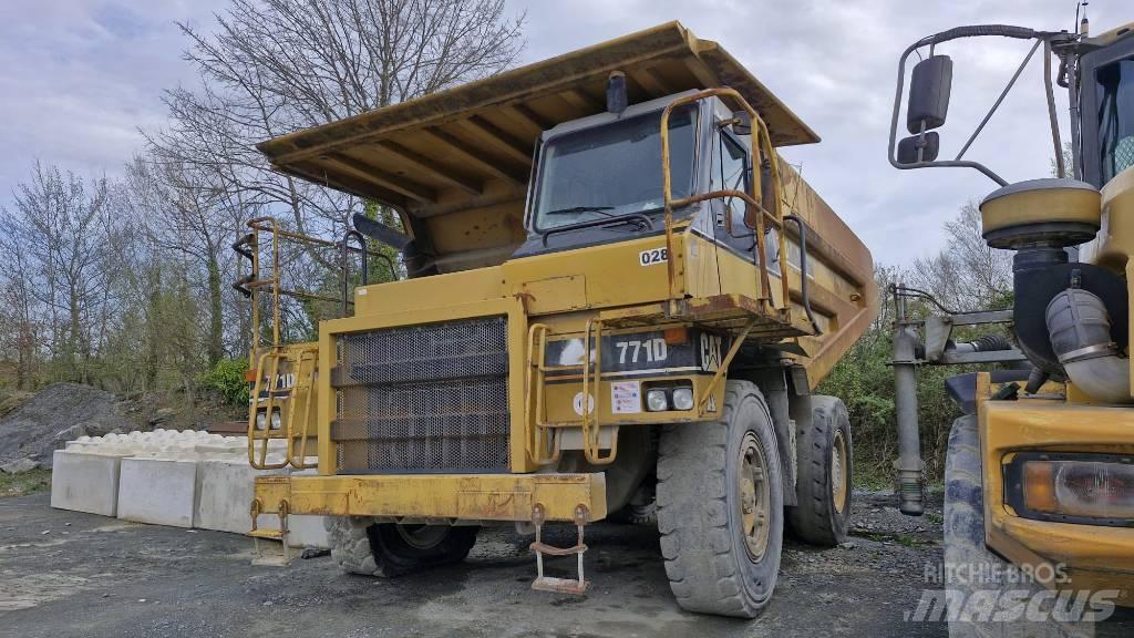 CAT 771D Твърди самосвали
