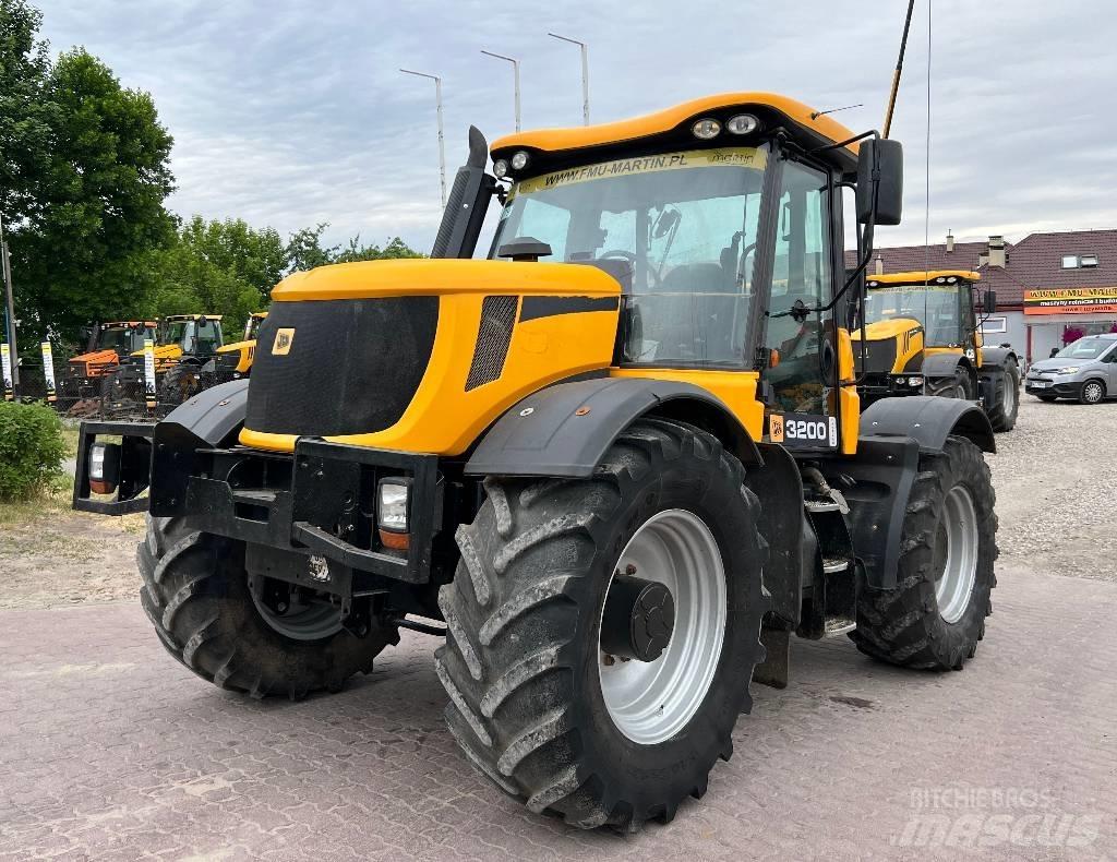 JCB Fastrac 3200 Трактори
