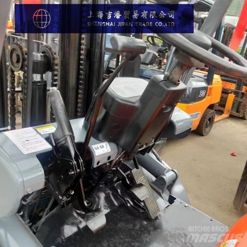 Toyota 6 F Дизелови камиони