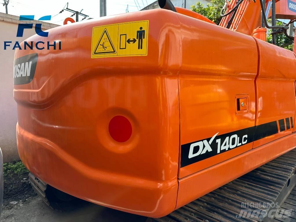 Doosan DX 140 LC Колесни екскаватори